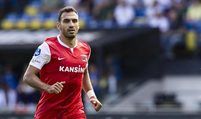 中场球员在 中场球员在