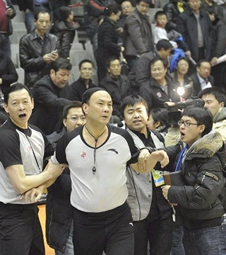 前场并不盲 前场并不盲